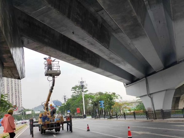 路橋護欄老化了怎么辦？路橋防護涂料——給護欄加點“顏色”看看！